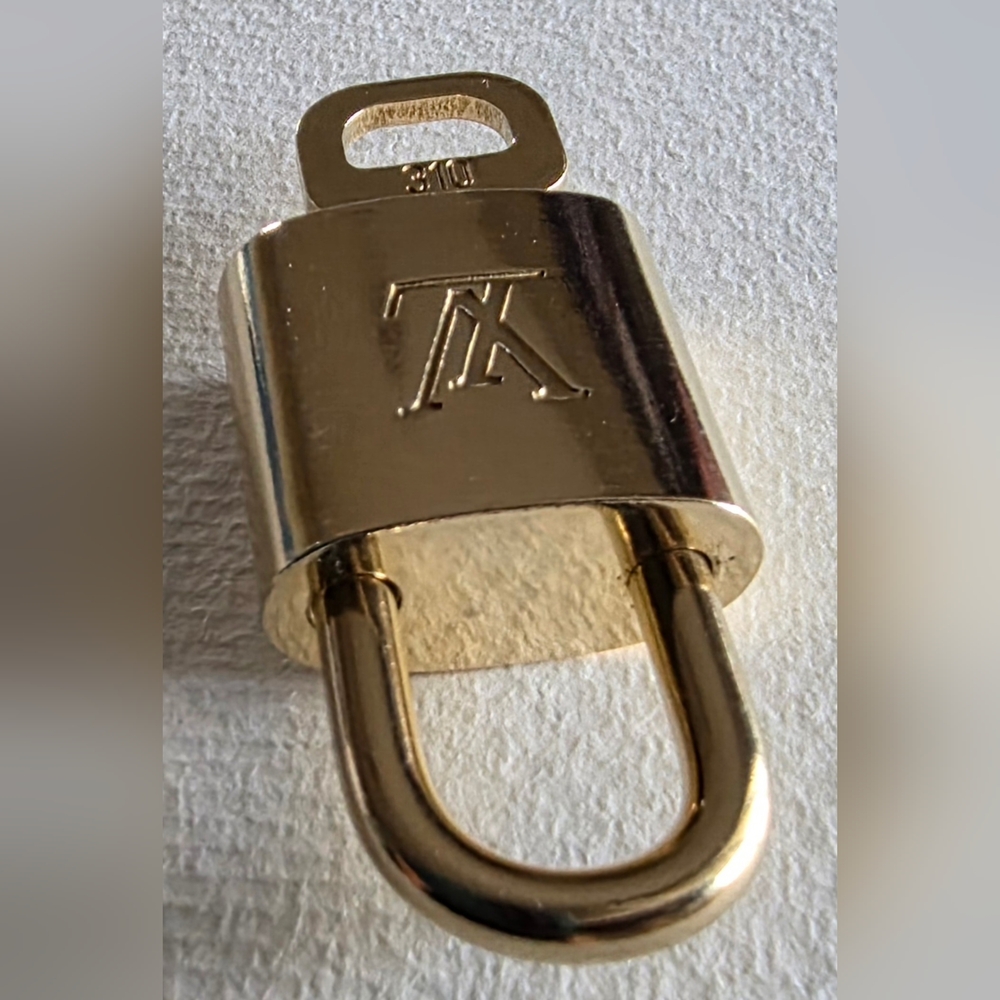 LOUIS VUITTON Lock And Key #310 - Picture 4 of 9